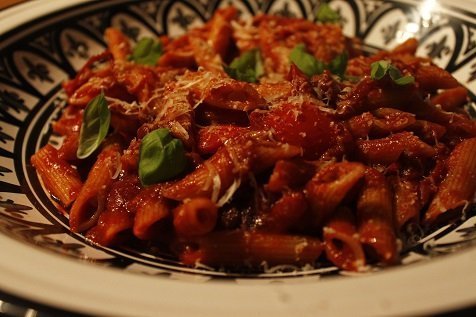 pasta met ansjovis, tomaat en basilicum recept van Foodblog Foodinista