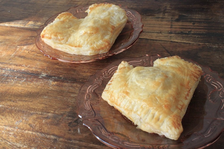 hartig Valentijnsbroodje met mozzarella en tomaat valentijnsrecept
