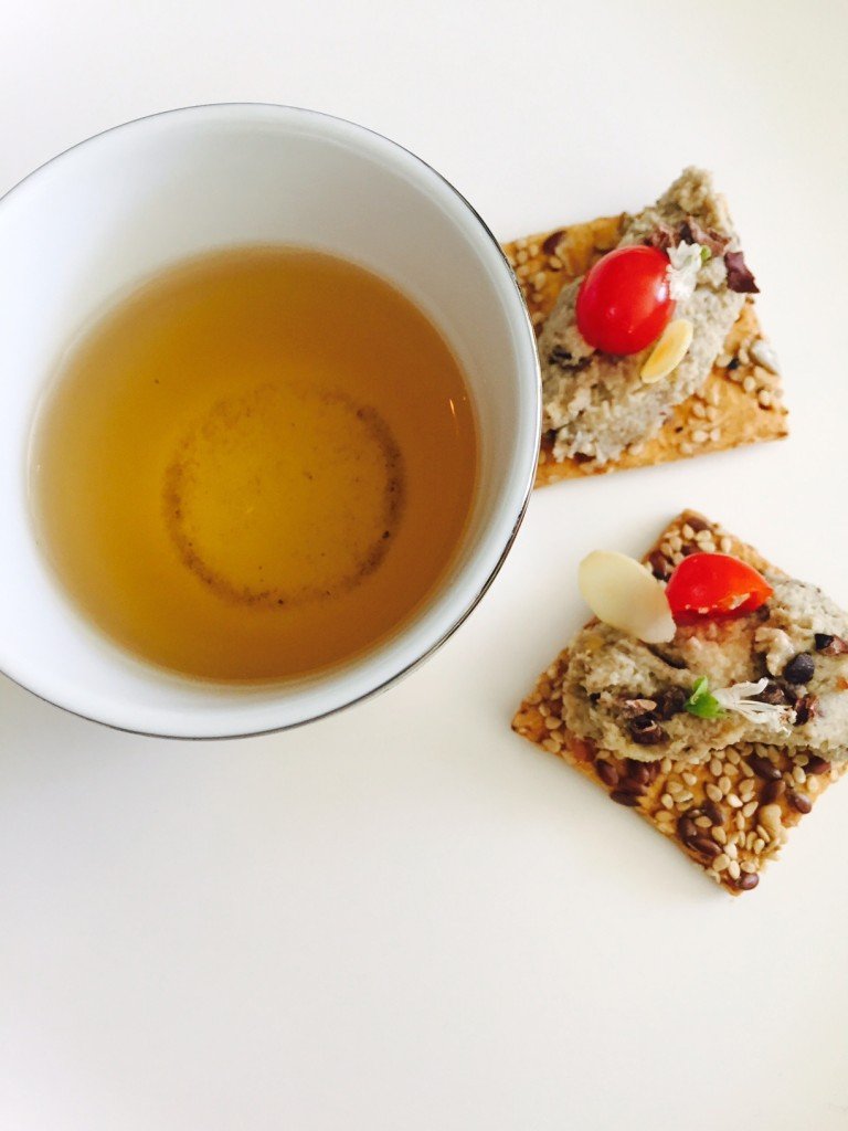 cracker met makreel en cacaonibs en thee proeverij eetdagboek foodinista foodblog