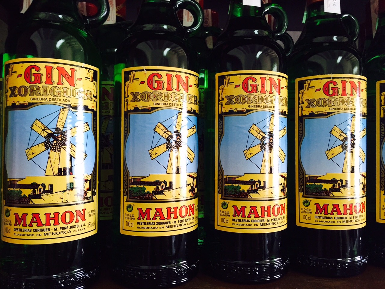 Gin uit Menorca rondleiding bij Xoriguer in Mahon Foodblog Foodinista