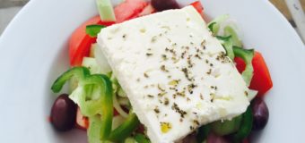 Griekse salade foodie in Naxos foodblog Foodinista