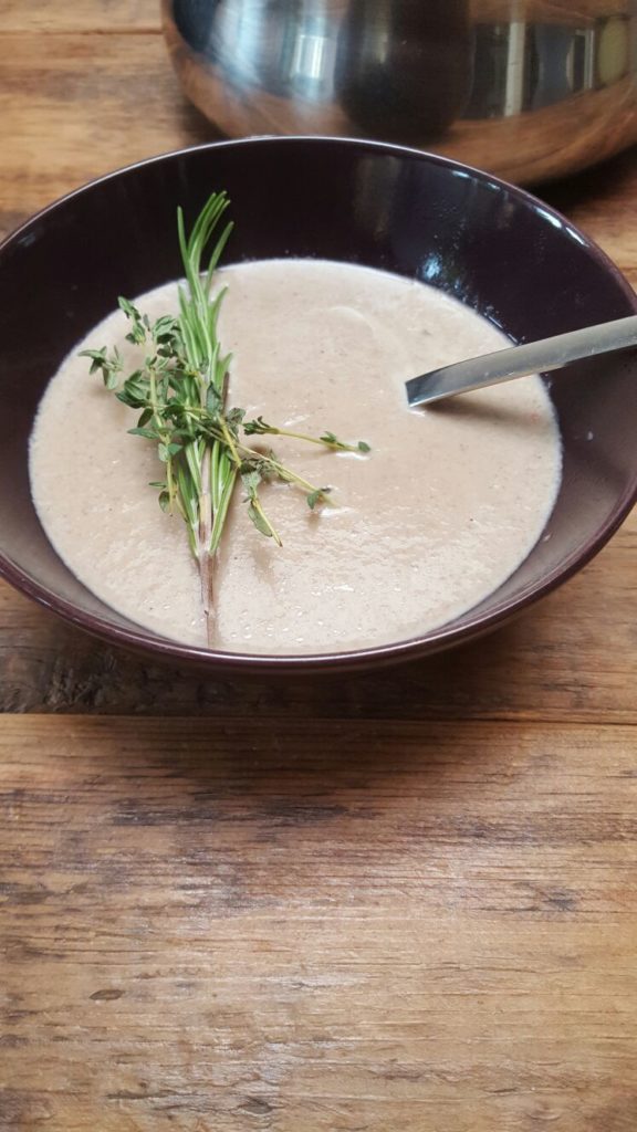 Pittige paddenstoelensoep van Skinny soep met winactie kookboek foodblog Foodinista