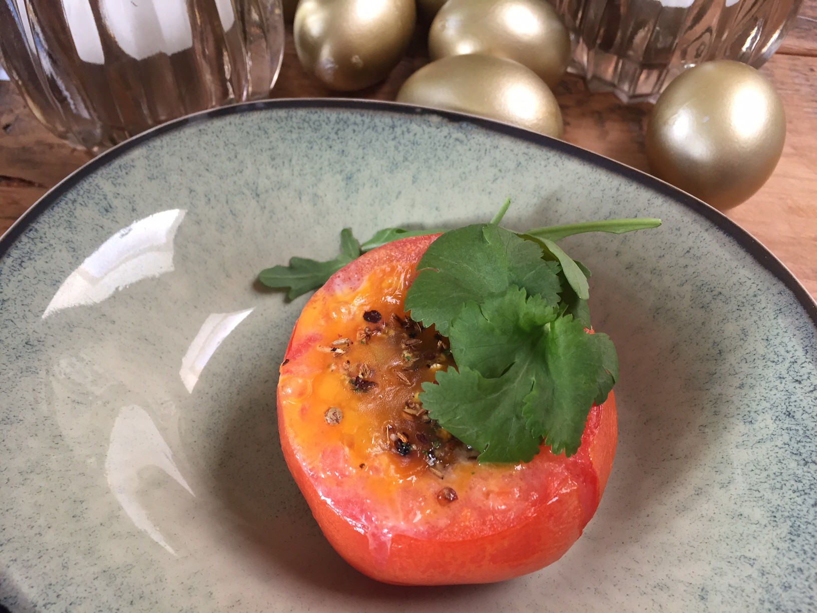 Gevulde tomaten met ei en kruiden recept van foodblog Foodinista