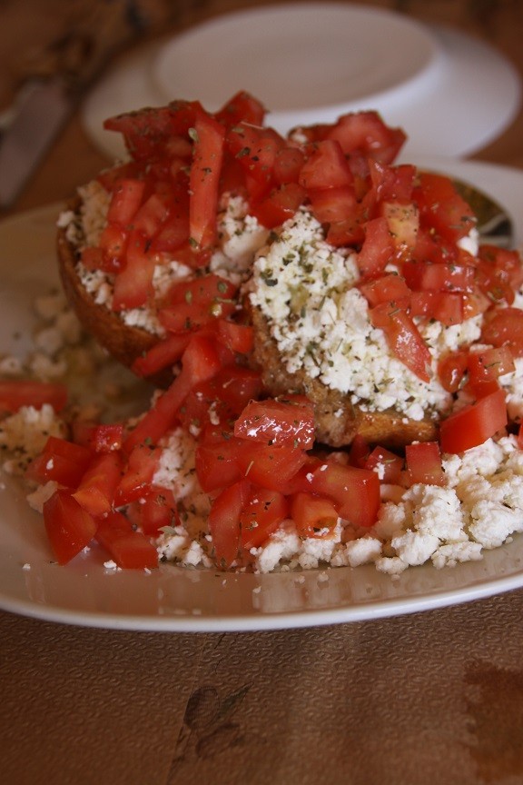 Brood met tomaten kaas restaurant Aloni Chios Griekenland Foodblog Foodinista
