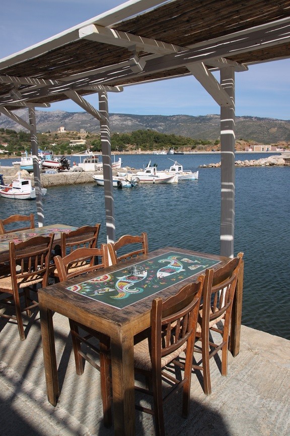 Restaurantje aan de haven van Limnia Foodie op Chios Griekenland Foodblog Foodinista