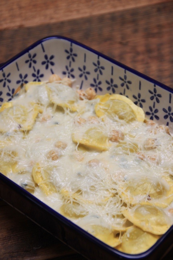 Gegratineerde ravioli ovenschotel met gorgonzola bechamelsaus recept van Foodblog Foodinista