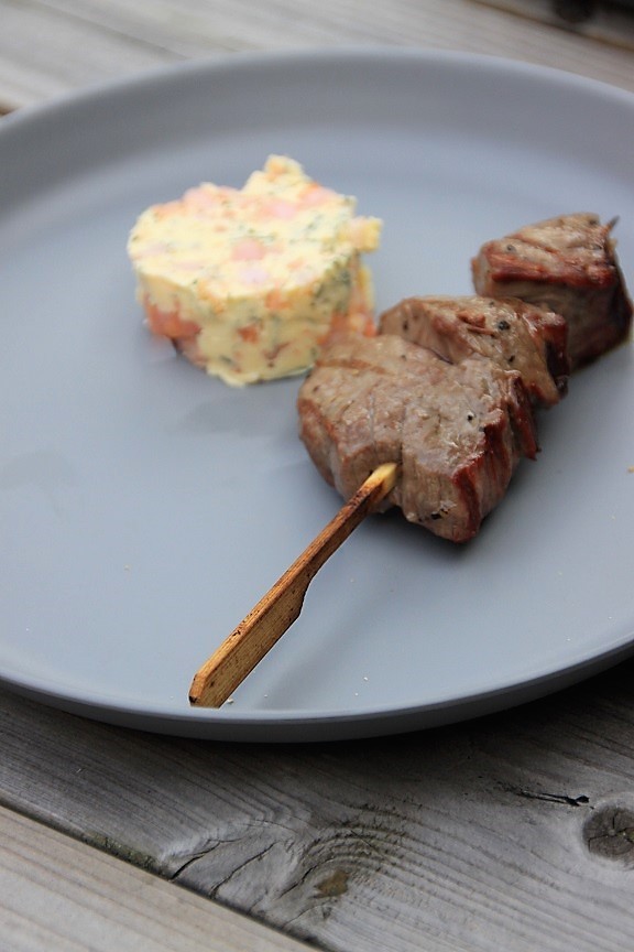 Biefstukspiesen met garnalenboter recept van Foodblog Foodinista