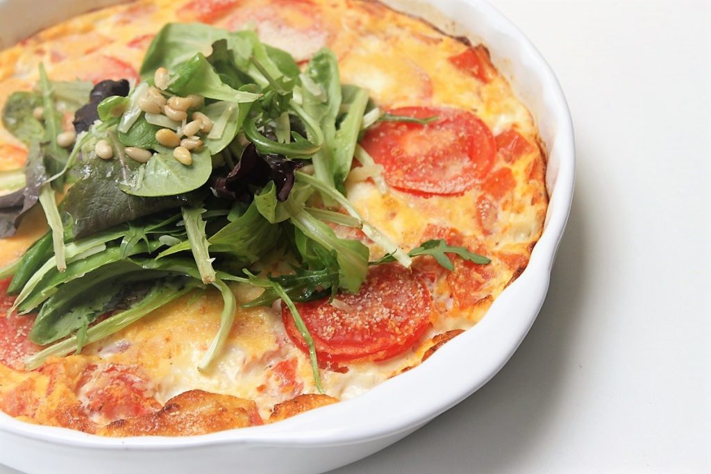 Frittata met mozzarella en tomaat recept foodblog Foodinista