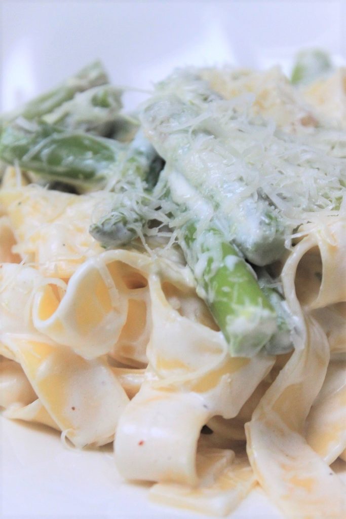 Pasta met asperges in geitenkaassaus recept van Foodblog Foodinista