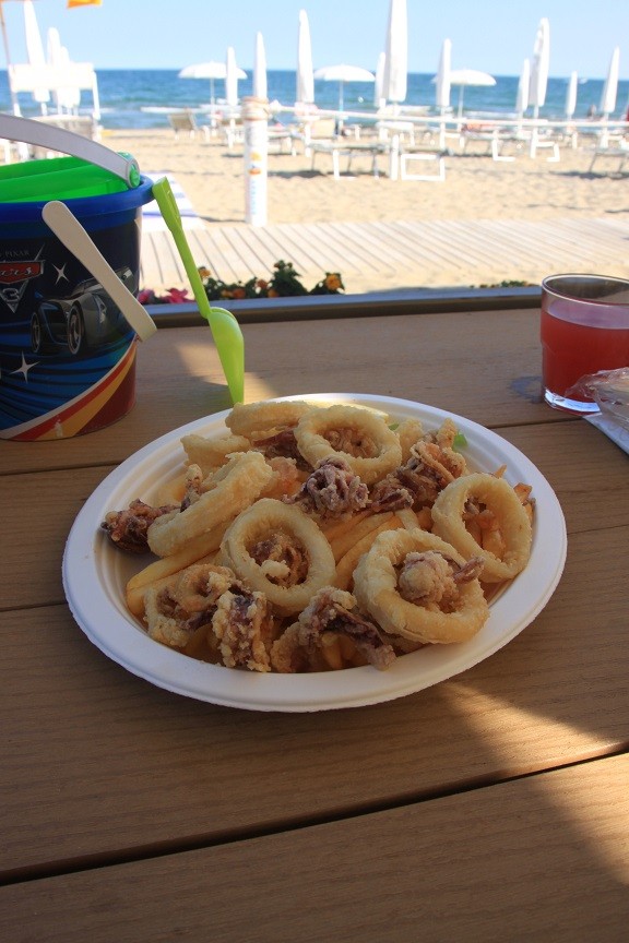 Eten aan het strand bij Beachclub Portofelice Adriatische kust reistips Foodinista