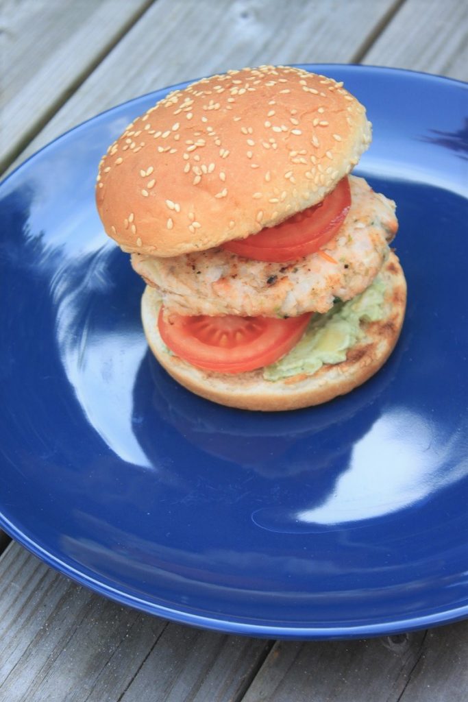 Zalmburger met avocado en tomaat recept Weber Barbecue Foodblog Foodinista