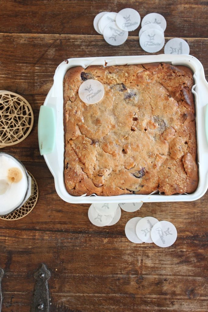 Vanille plaatcake met appel en kersen recept Foodblog Foodinista