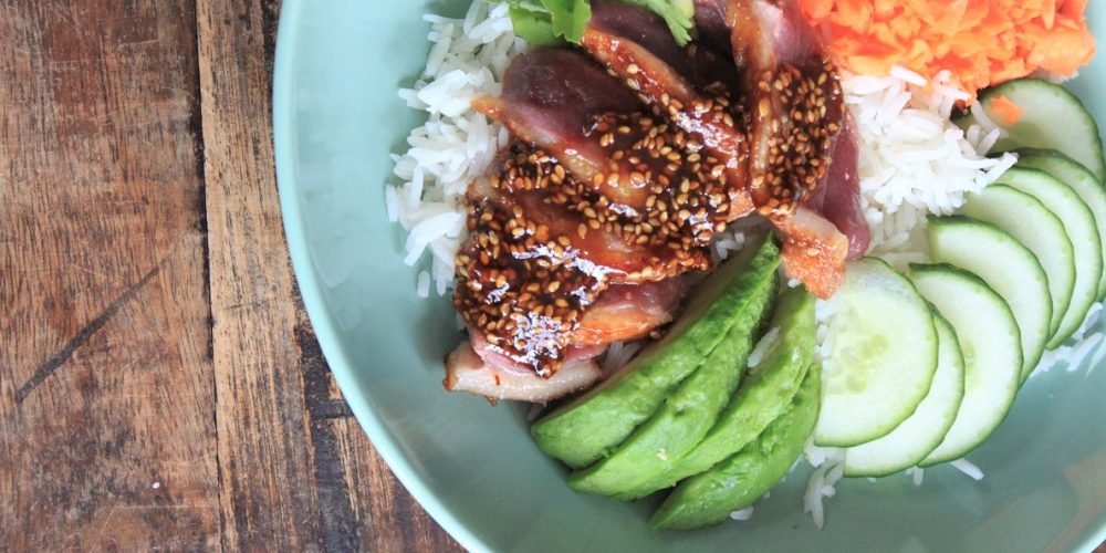 Pokebowl met hoisin eend recept Foodblog Foodinista