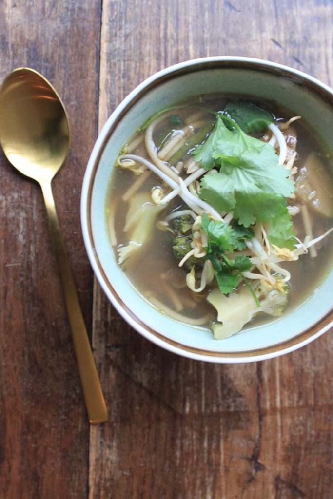 Aziatische kippensoep met paddenstoelen recept Foodblog Foodinista