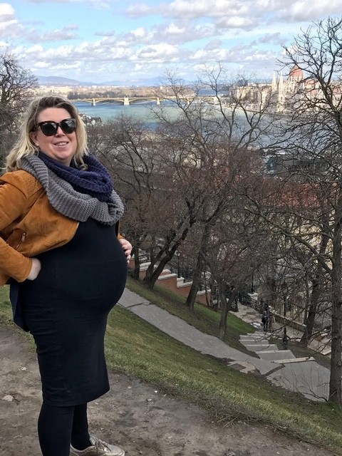 Met Florian in Budapest zwangere buik - Zwangerschapsverhaal Daphne van Foodinista