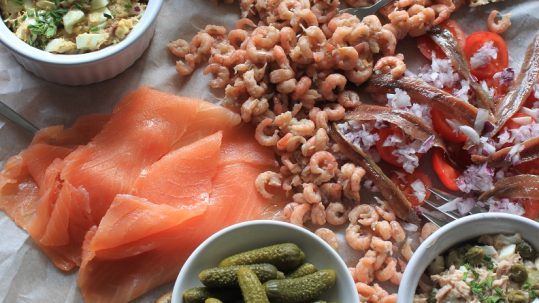 Borrelplank met vis recepten van Foodblog Foodinista