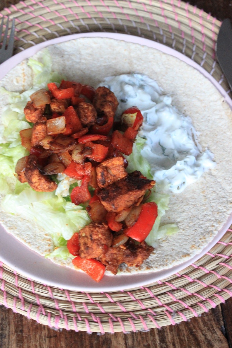 Wrap Kip Dürum met Yoghurt Knoflooksaus - Foodblog Foodinista