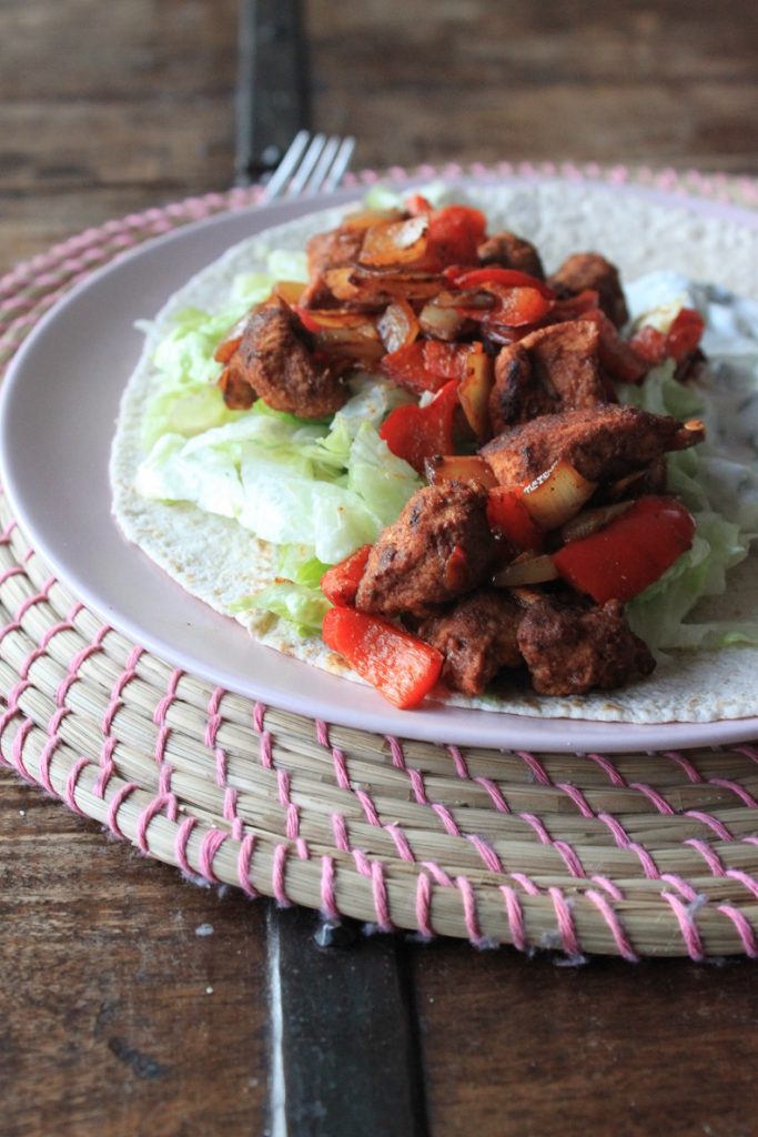 Wrap kip dürum recept met knoflookyoghurtsaus van Foodblog Foodinista