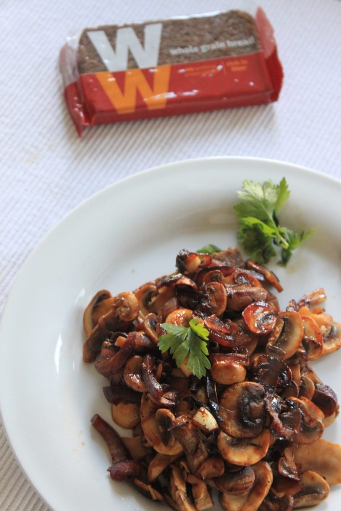 WW Freestyle recept WW Roggebrood met Gemengde paddenstoelen en verse kruiden van Foodblog Foodinista