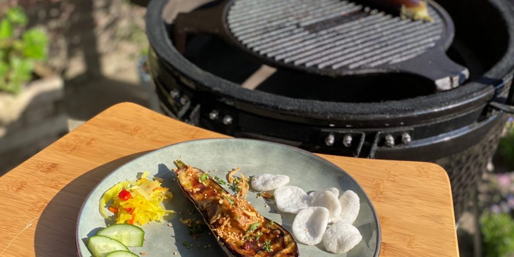 Gegrilde aubergine van de barbecue Aziatische stijl - Vegetarisch Barbecue recept