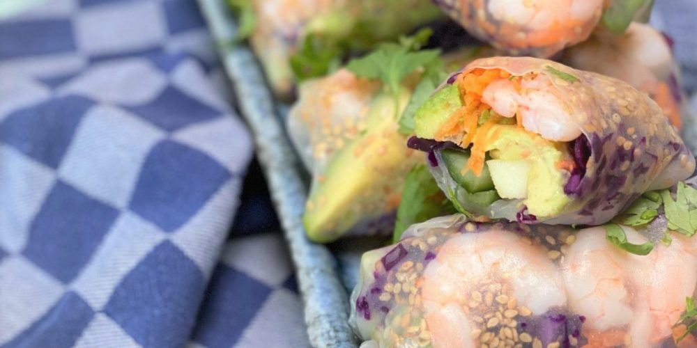 Regenboog springrolls met garnalen - Zelf springrolls maken - Recept van Foodinista