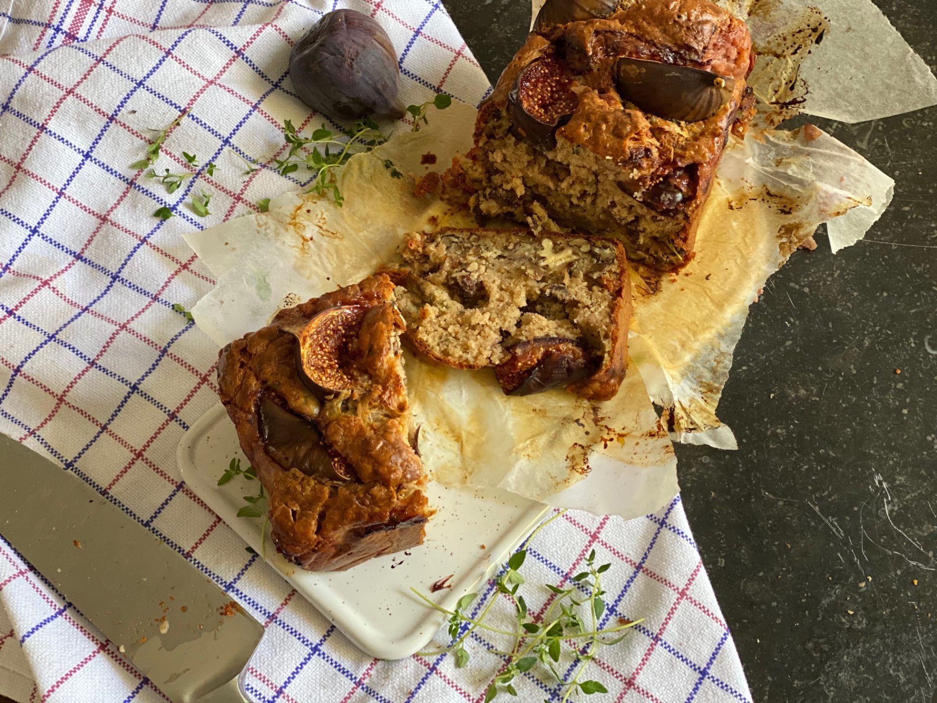 Hartige cake met vijgen, walnoten en geitenkaas van Foodblog Foodinista
