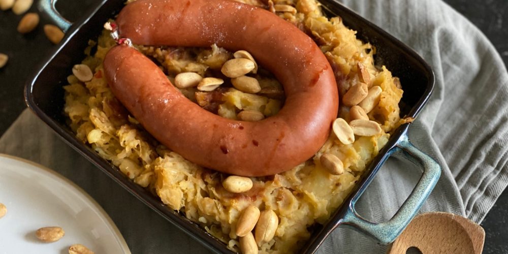 Indonesische zuurkoolstamppot recept met rookworst - Foodblog Foodinista