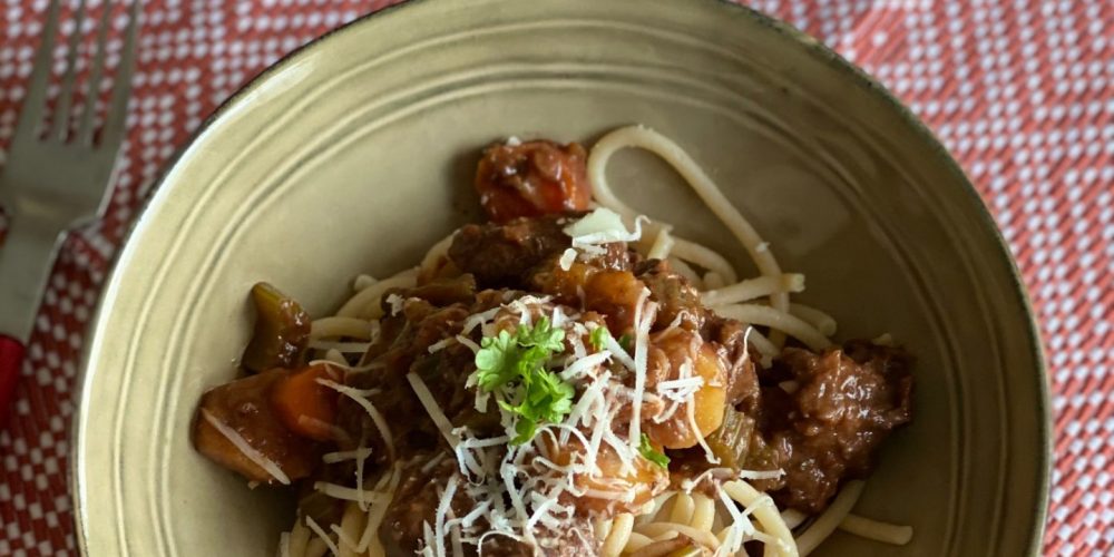 Italiaanse wild zwijn ragout recept met pici of aardappelpuree - Foodblog Foodinista