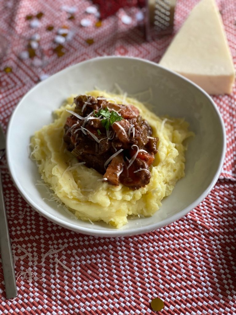 Italiaanse wild zwijn ragout recept met pici of aardappelpuree - Foodblog Foodinista