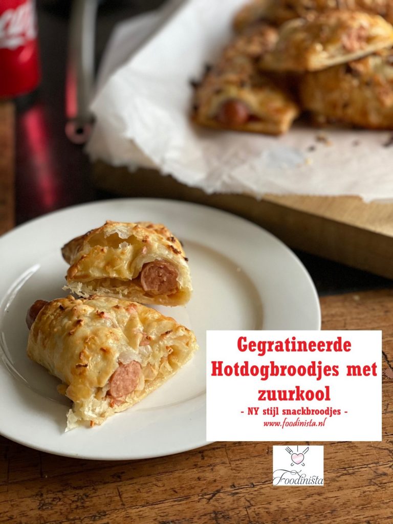 Hotdogbroodjes met zuurkool en ketchup - New York stijl snackbroodjes - Recept van Foodblog Foodinista