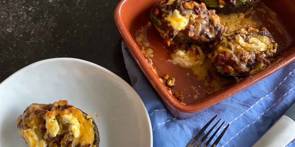 Gevulde avocado met Mexicaans stoofvlees - TexMex recepten - Foodblog Foodinista