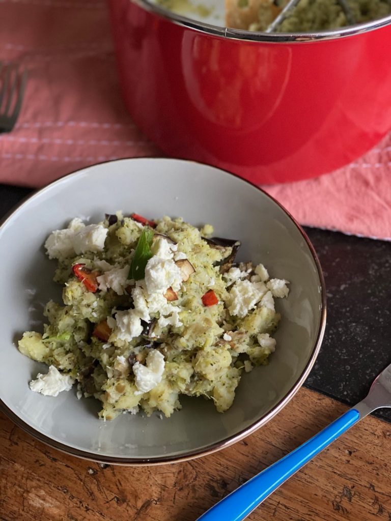 Griekse broccolistamppot met paprika, aubergine en feta - Stamppot recept van Foodblog Foodinista