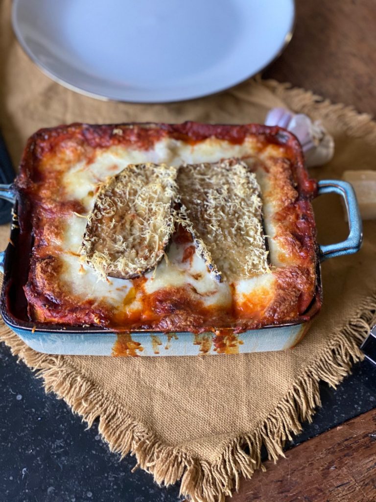 Melanzane alla parmigiana - Italiaanse aubergine ovenschotel - Recept van Foodblog Foodinista
