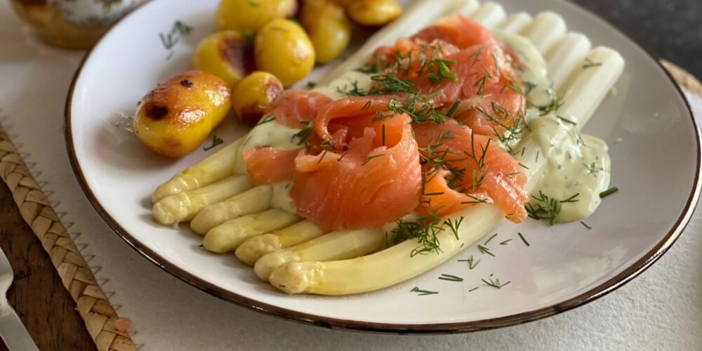 Asperges met gravad lax, kruiden roomsaus en aardappeltjes - Asperge recepten van Foodblog Foodinista