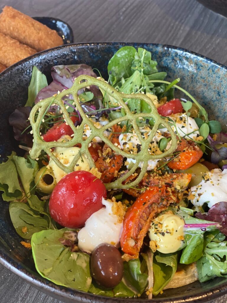 Luxe vis salade bij Seafarm restaurant in Kamperland - Lekker eten en drinken in Zeeland