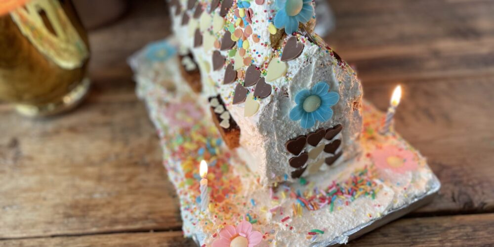 Bak een koekhuisje van cake met SOS Kinderdorpen + Winactie