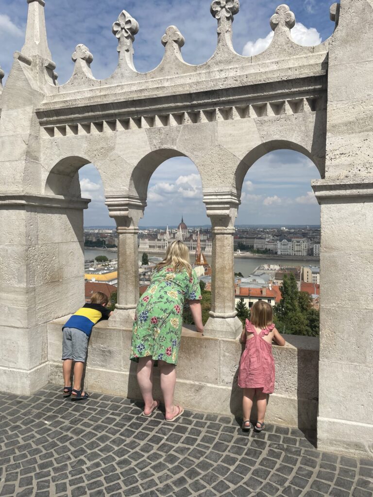 Uitzicht over Boedapest vanuit het Vissers Bastion - Boedapest met kinderen