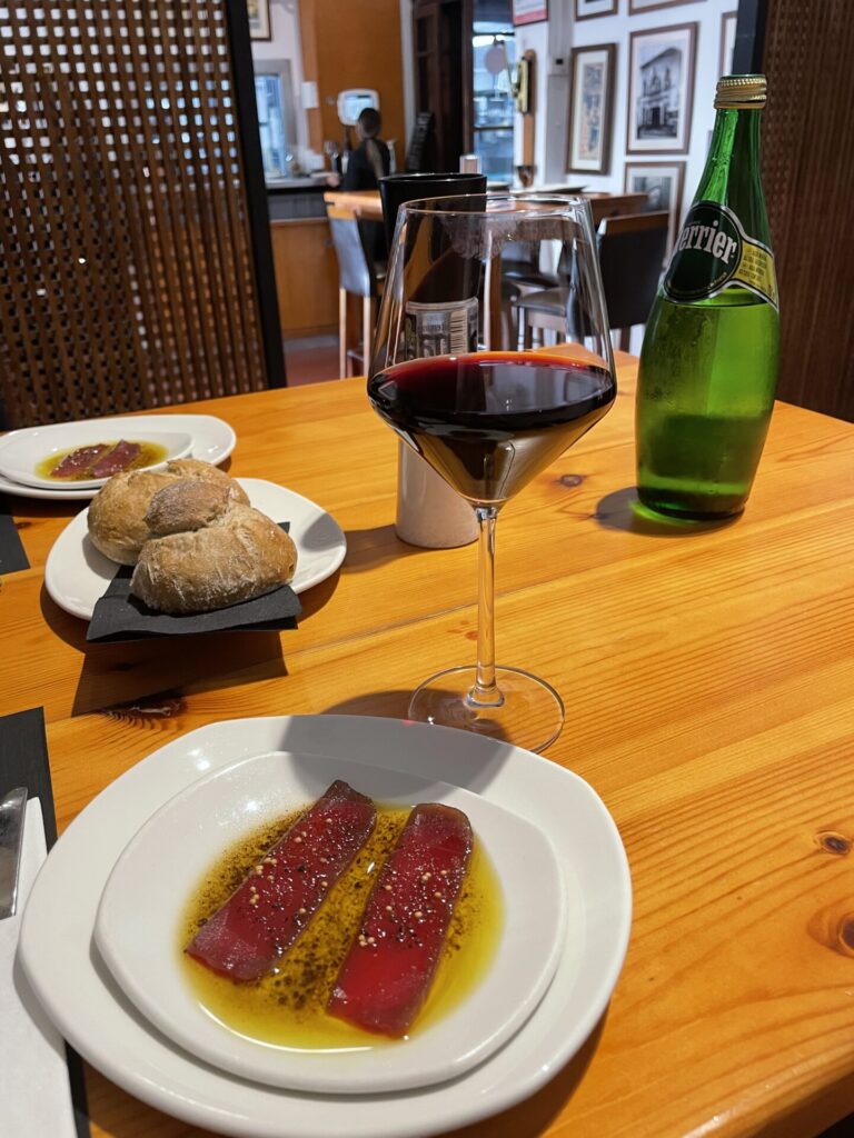 Cuina Oberta en klassieke tapa's lunch bij Bodega Casa Montana - Restaurant week in Valencia - Eten bij het oudste tapas restaurant van Valencia - Culinaire reistips van Foodblog Foodinista