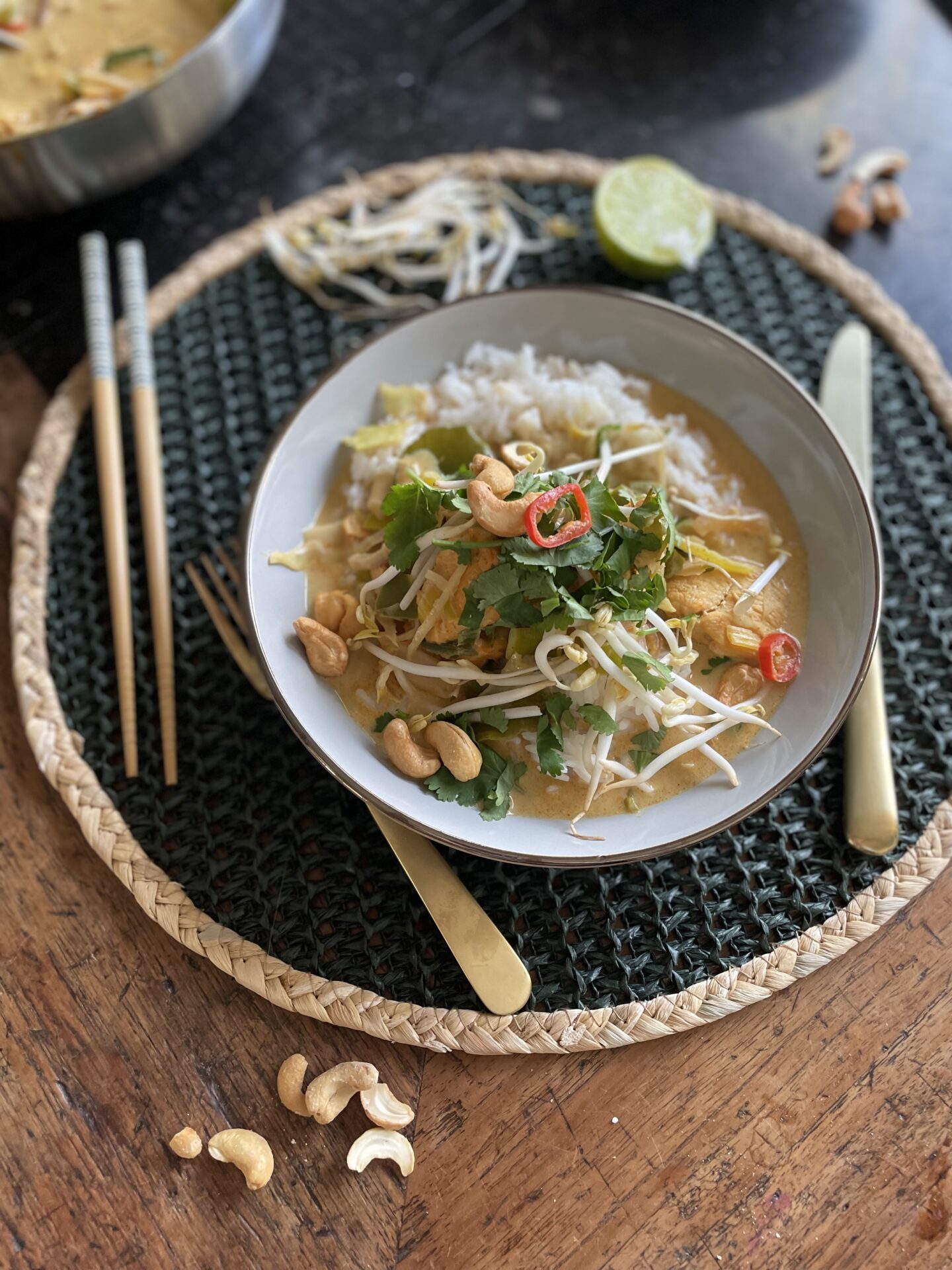 Thaise rode curry met kip - Foodblog Foodinista