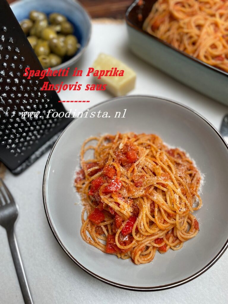 Spaghetti met paprika ansjovis saus - Foodblog Foodinista