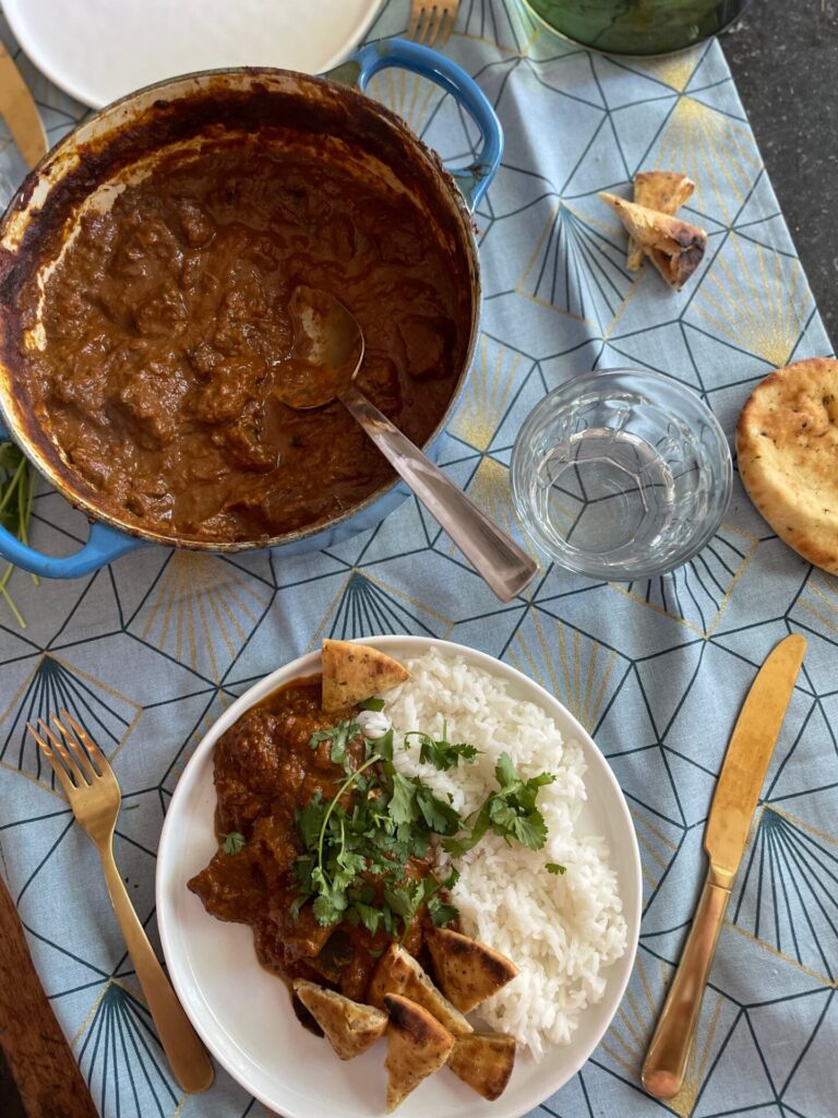 Stoofpotje rundvlees curry Madras recept met aubergine - Foodblog Foodinista