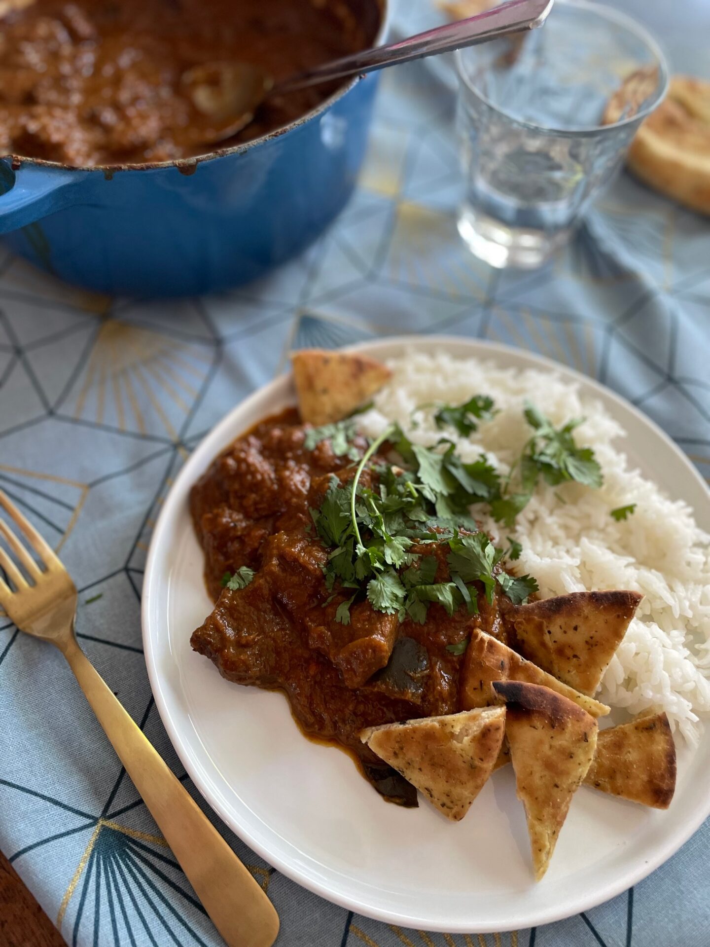 Stoofpotje rundvlees curry Madras met aubergine recept - Foodblog Foodinista