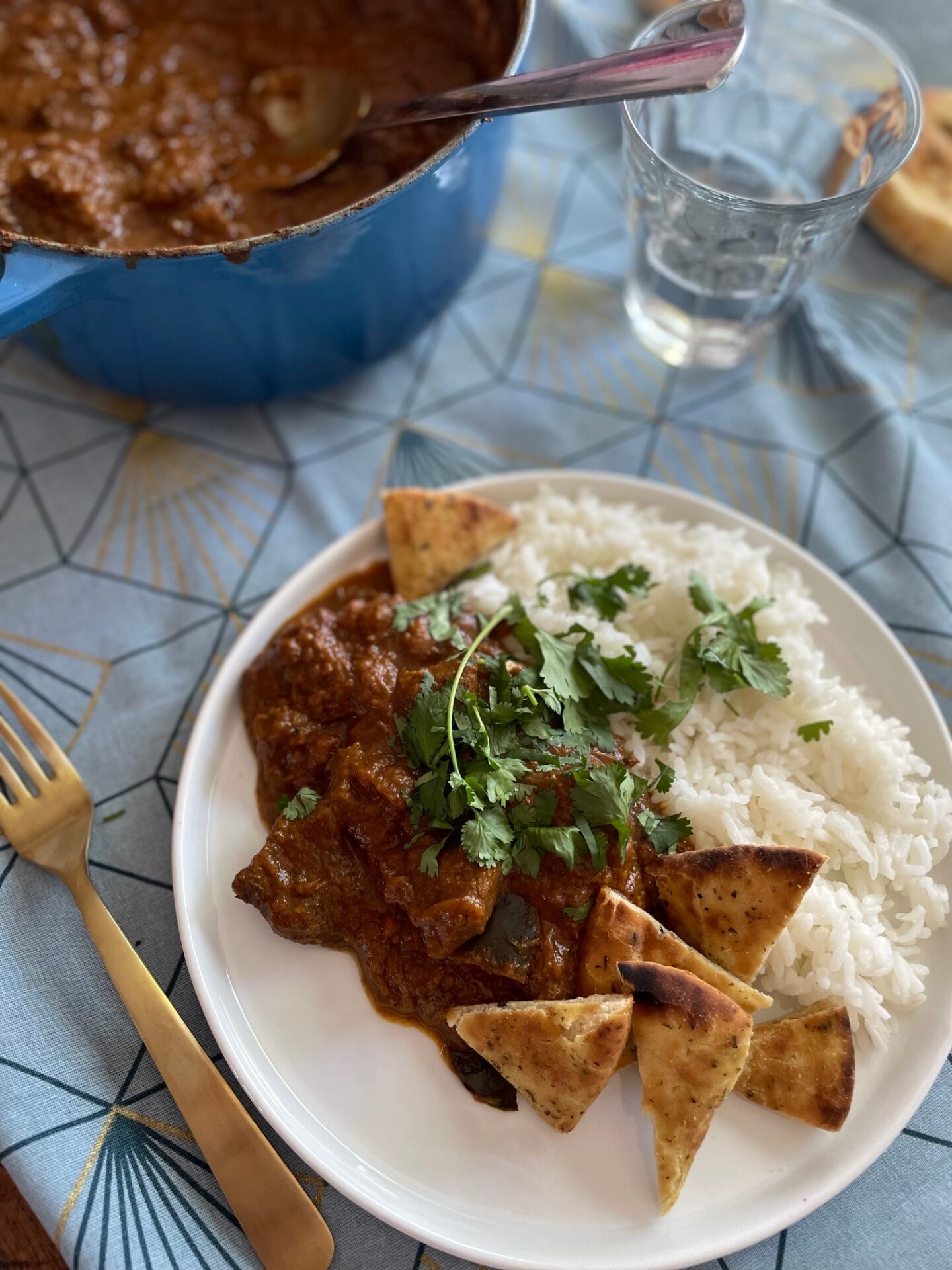 Stoofpotje rundvlees curry Madras recept met aubergine - Foodblog Foodinista