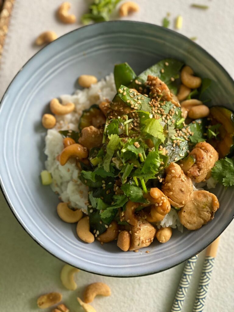 Thaise kip cashew met courgette - Foodblog Foodinista