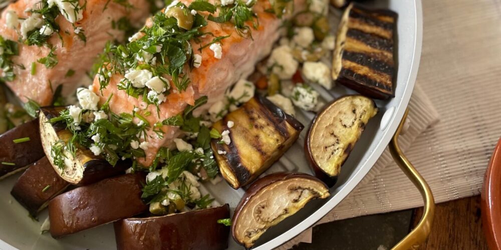 Griekse zalm met aubergine grillen in de GreenPan Padova grillpan - Foodblog Foodinista