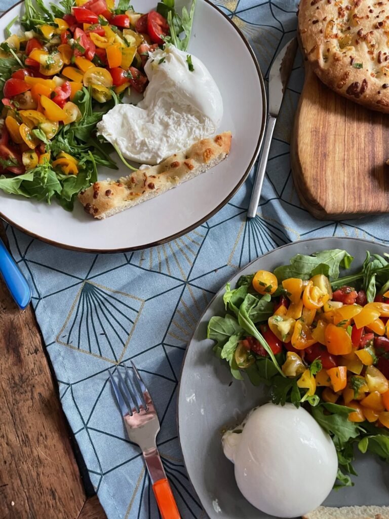 Tomatensalade met burrata - Kookboek recensie Gezellig Kokerellen - Foodblog Foodinista recepten en kookboeken tips