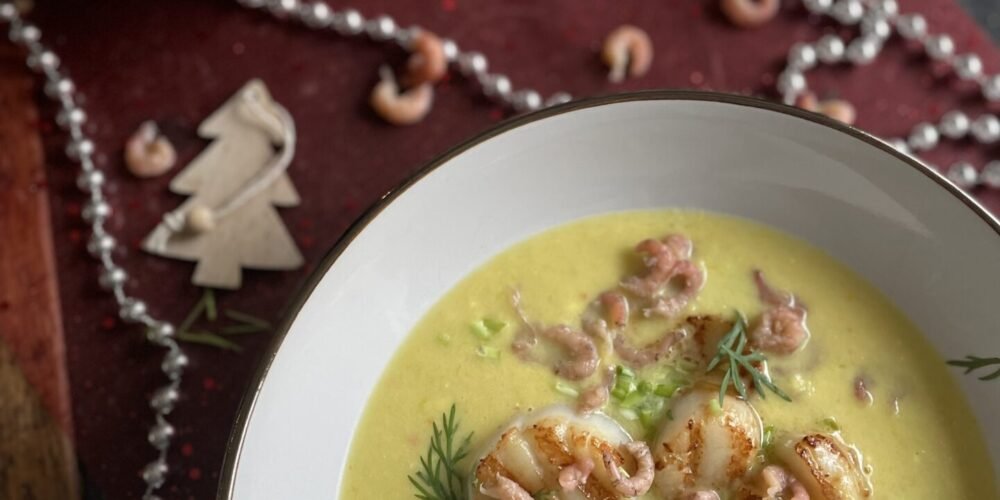 Saffraansoep met coquilles en Hollandse garnalen - Foodblog Foodinista
