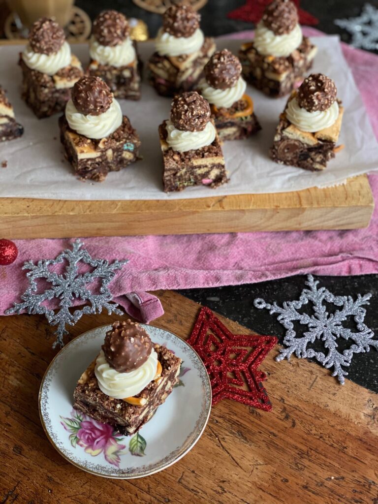 Kerst rocky road met Ferrero Rocher topping - Foodblog Foodinista recepten