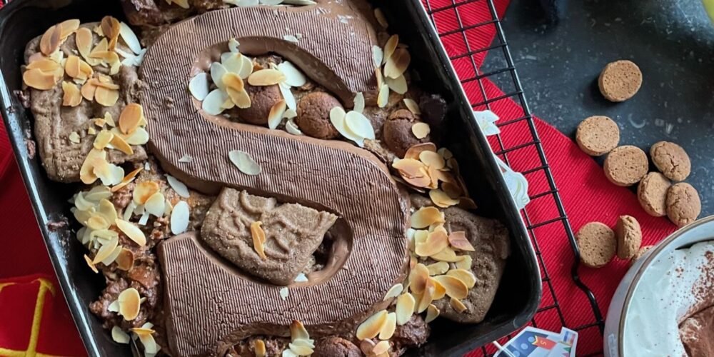 Sinterklaas speculaas broodpudding met kruidnootjes en chocoladeletter - Foodblog Foodinista