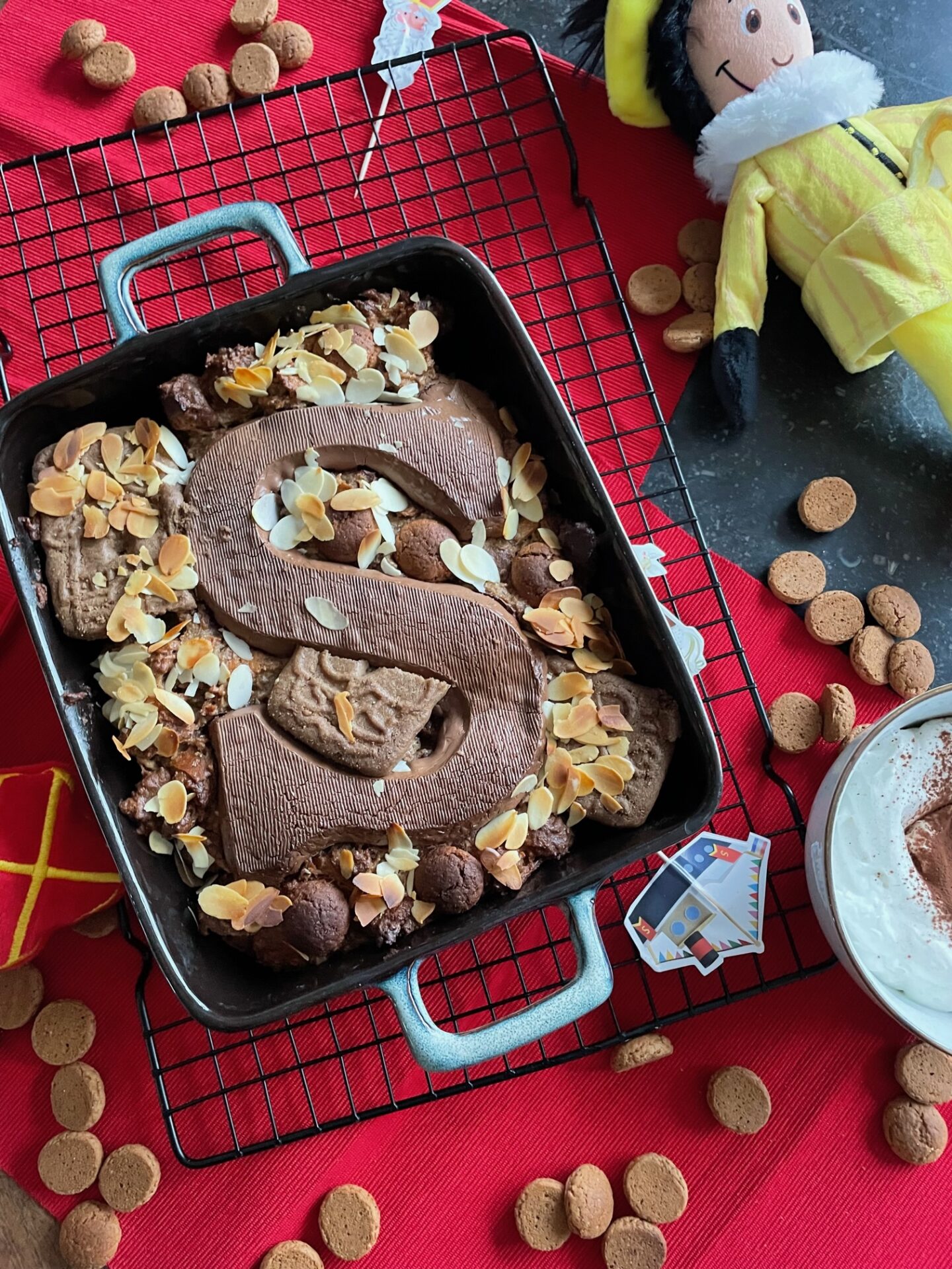 Sinterklaas speculaas broodpudding met kruidnootjes en chocoladeletter - Foodblog Foodinista